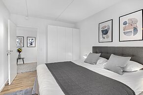 Two-bedrooms Apartment With Amazing View and Sunny Balcony Next to Roy