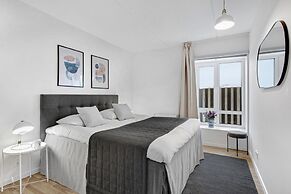 Two-bedrooms Apartment With Amazing View and Sunny Balcony Next to Roy