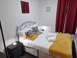 Birtley's Diamond 3 bed Apt, Sleeps 6 Guests