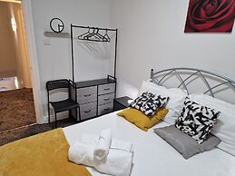 Birtley's Diamond 3 bed Apt, Sleeps 6 Guests