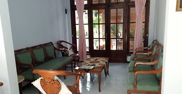 Majapahit Homestay by Bhagaskara