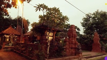 Majapahit Homestay by Bhagaskara