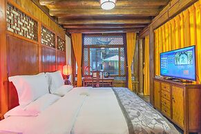 Lijiang Langyun Inn