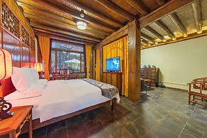 Lijiang Langyun Inn