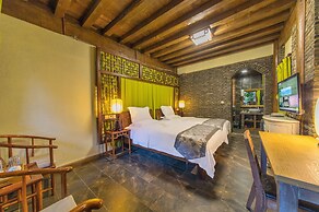 Lijiang Langyun Inn