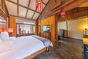 Lijiang Langyun Inn