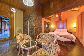 Lijiang Langyun Inn