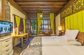 Lijiang Langyun Inn
