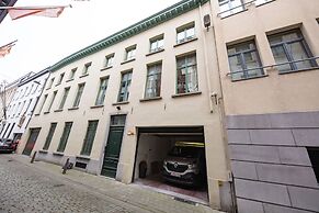 Unique Apartment In Historic Mansion