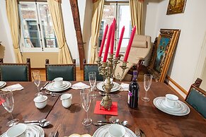 Unique Apartment In Historic Mansion