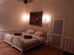 Unique Apartment In Historic Mansion
