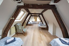 Unique Apartment In Historic Mansion