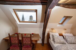 Unique Apartment In Historic Mansion