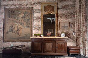 Unique Apartment In Historic Mansion