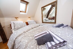 Unique Apartment In Historic Mansion