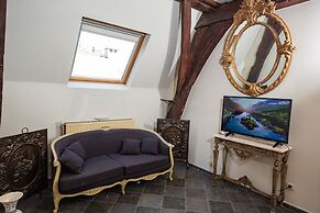 Unique Apartment In Historic Mansion