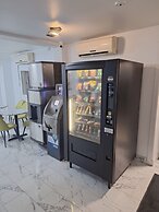 Super 8 by Wyndham Montreal