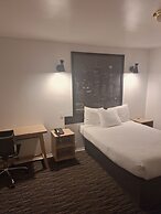 Super 8 by Wyndham Montreal