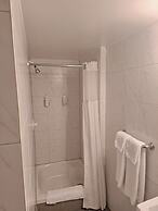 Super 8 by Wyndham Montreal