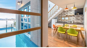 Ara Pool Villa Pension