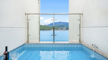 Ara Pool Villa Pension