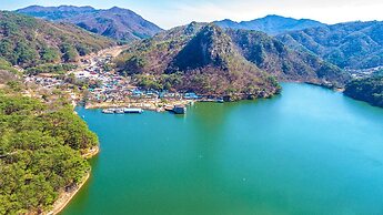 Lake and Pine Spa Pension