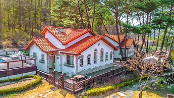 Lake and Pine Spa Pension