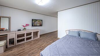 Lake and Pine Spa Pension