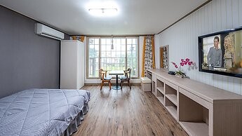 Lake and Pine Spa Pension