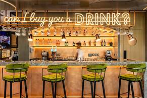 Radisson Red Dubai Silicon Oasis