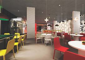 Radisson Red Dubai Silicon Oasis