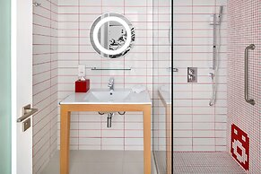 Radisson Red Dubai Silicon Oasis