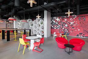 Radisson Red Dubai Silicon Oasis