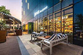 Radisson Red Dubai Silicon Oasis