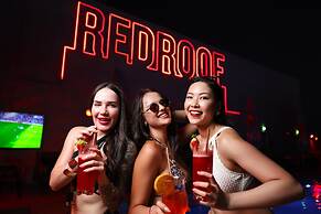 Radisson Red Dubai Silicon Oasis