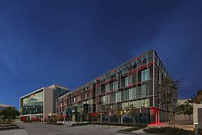 Radisson Red Dubai Silicon Oasis