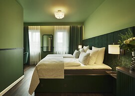 WIDE Hotel