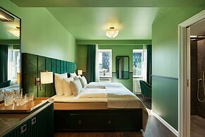 WIDE Hotel