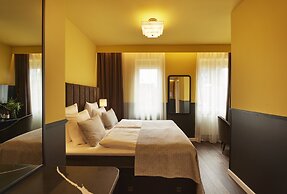 WIDE Hotel
