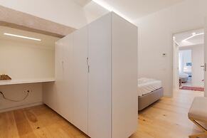 Trendy & Classic 2 Bedroom Apartment