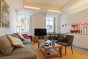 Trendy & Classic 2 Bedroom Apartment