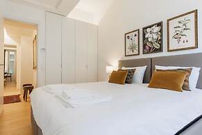 Trendy & Classic 2 Bedroom Apartment