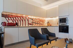 Trendy & Classic 2 Bedroom Apartment