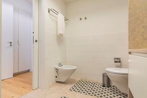 Trendy & Classic 2 Bedroom Apartment