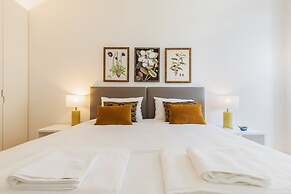 Trendy & Classic 2 Bedroom Apartment