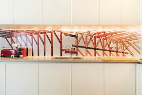 Trendy & Classic 2 Bedroom Apartment