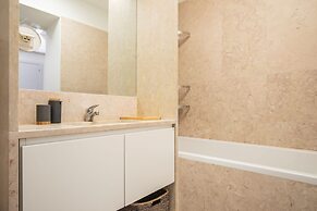 Trendy & Classic 2 Bedroom Apartment