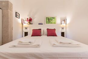 Trendy & Classic 2 Bedroom Apartment