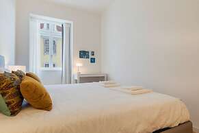 Trendy & Classic 2 Bedroom Apartment