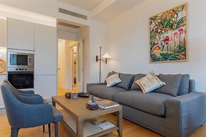 Trendy & Classic 2 Bedroom Apartment